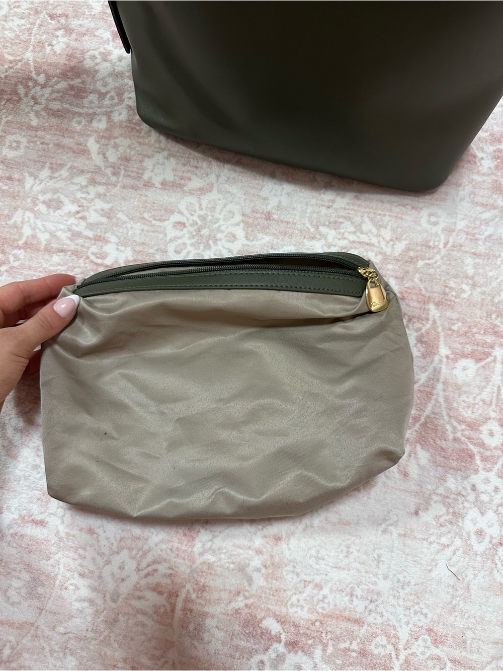 Leather 🥝 Bucket Bag in Green by Bostanten - Picture 10 of 16